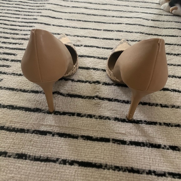 BCBGeneration Beige Snake Skin Heels, Sz 9 (Wmn) - Picture 2 of 9